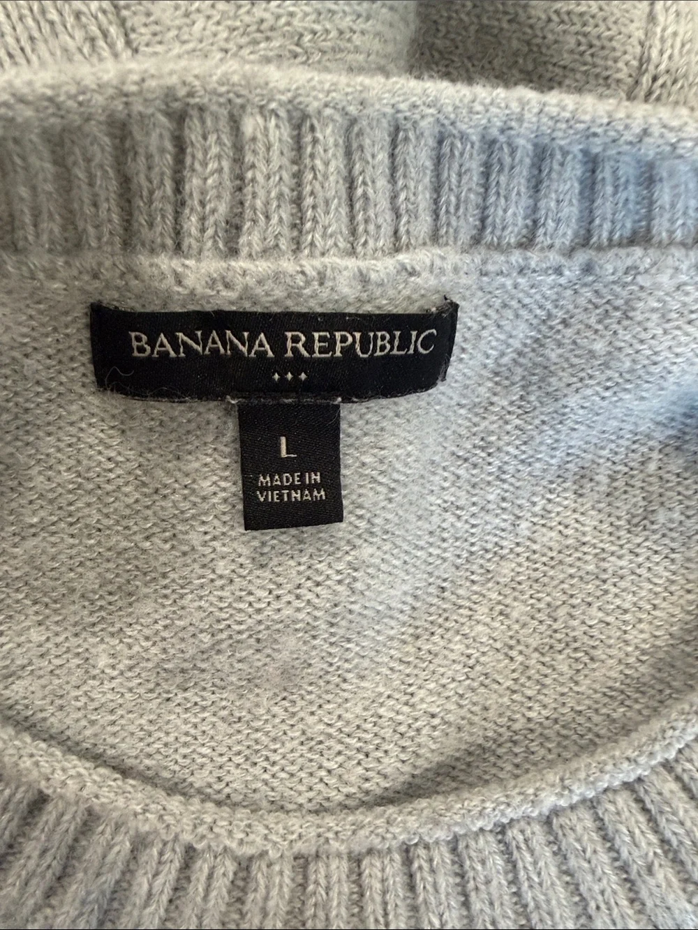 Banana Republic Women’s Heather Light Gray Crewneck Sweater (supersoft!)